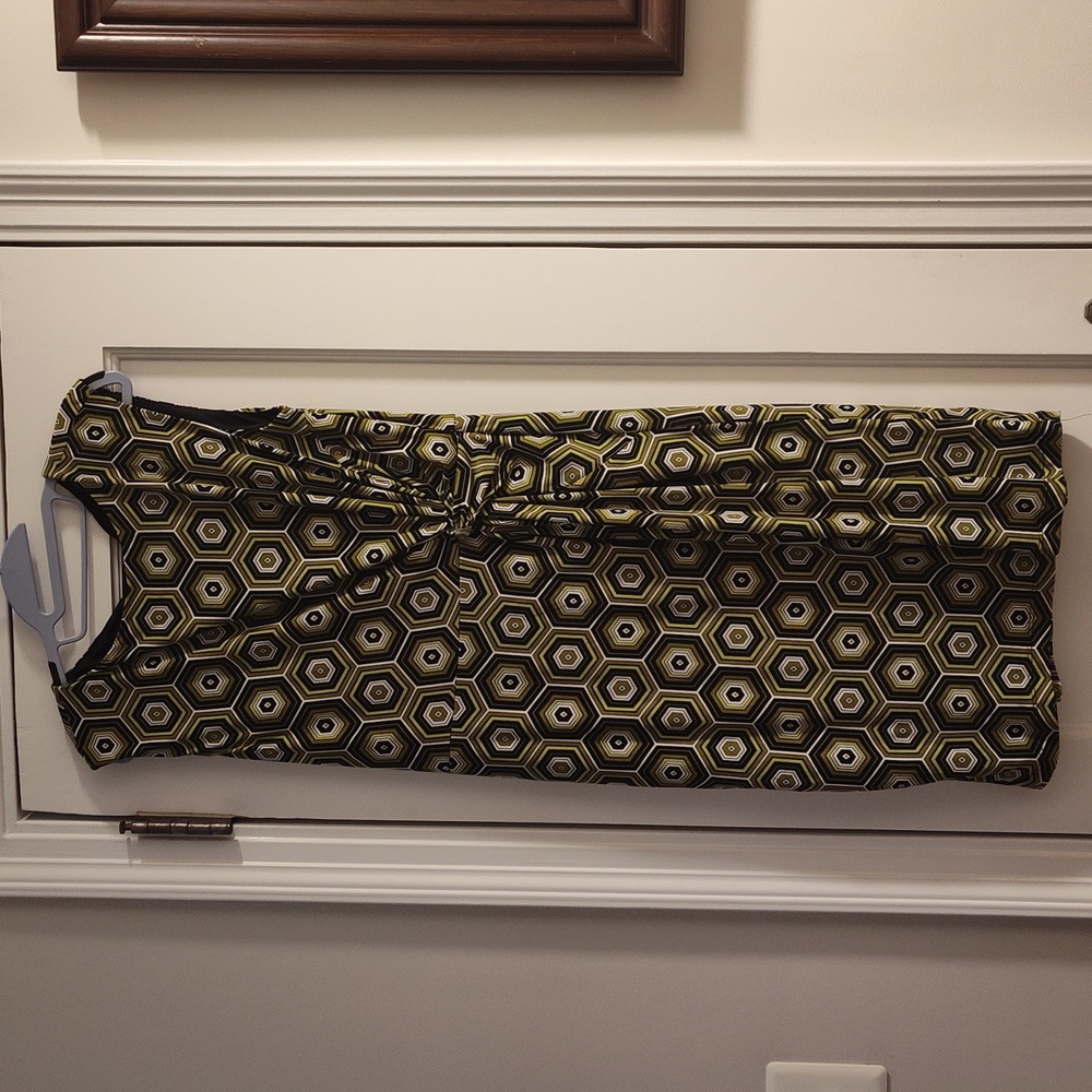 Jersey Geometric Print Dress. Sleeveless.  Gathered Front Draped Knot Detail.